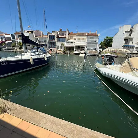 Holiday home Maison Proche Canaux Et *