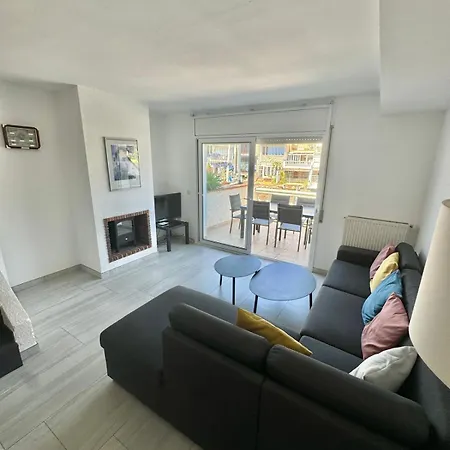 Holiday home Maison Proche Canaux Et *